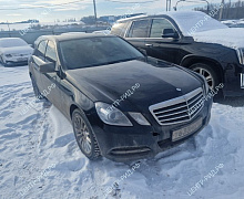 превью Mercedes-Benz E-класс фото 1 