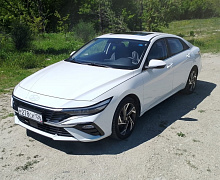 превью Hyundai Elantra фото 1 