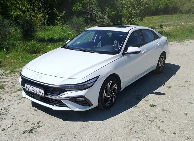 Hyundai Elantra фото 1
