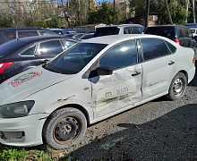 превью Volkswagen Polo фото 1 