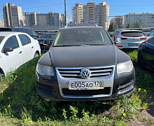 превью Volkswagen Touareg фото 1 