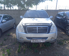 превью SsangYong Rexton фото 1 